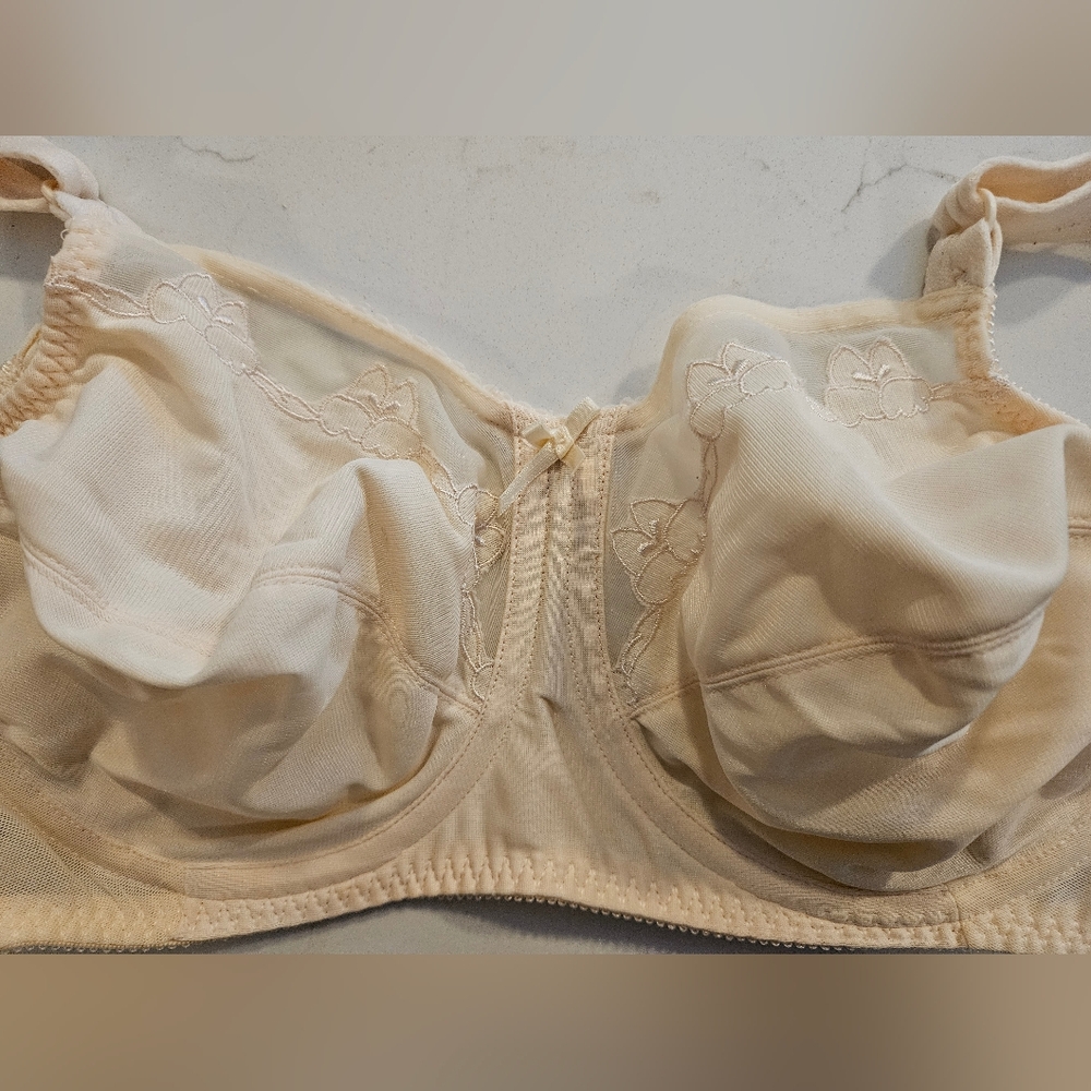 Bali Bra 34DD - Picture 2 of 4